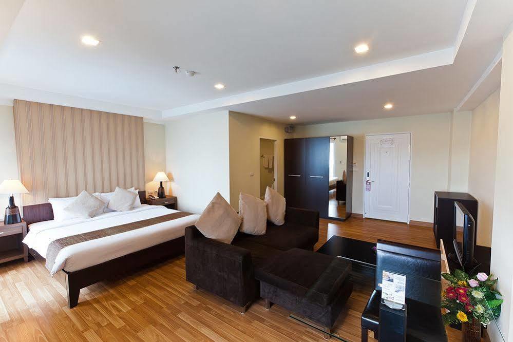 The Platinum Suite Бангкок Екстер'єр фото